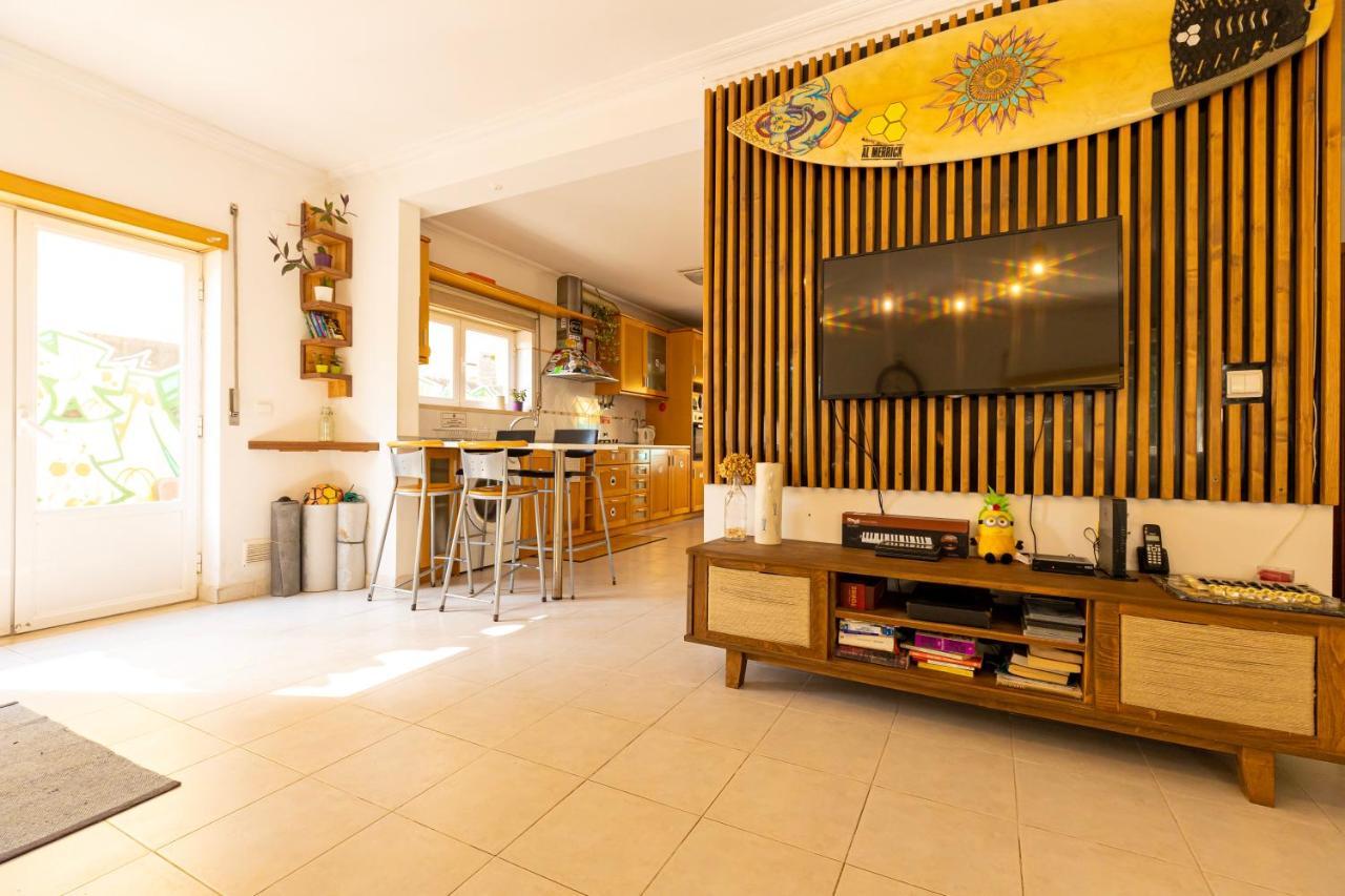 Pineapple Surf House Hostel Atouguia Da Baleia Kültér fotó
