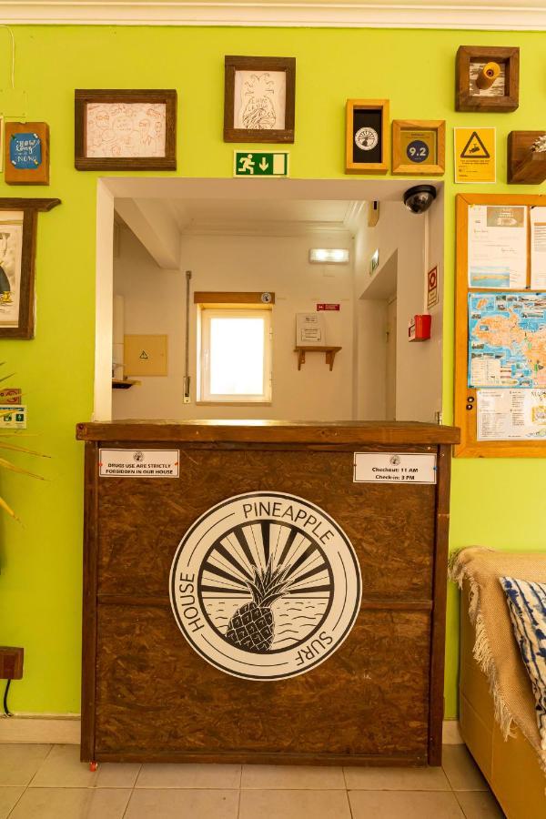 Pineapple Surf House Hostel Atouguia Da Baleia Kültér fotó