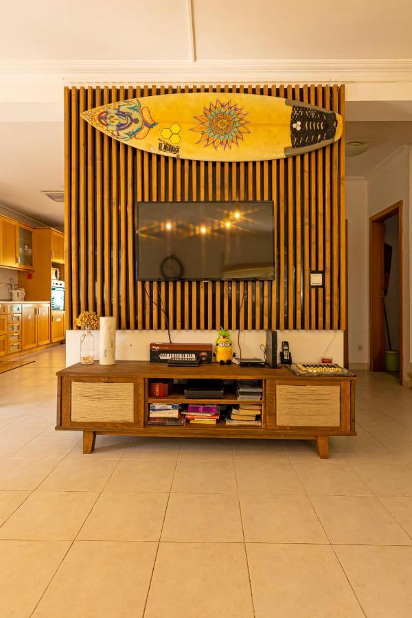 Pineapple Surf House Hostel Atouguia Da Baleia Kültér fotó