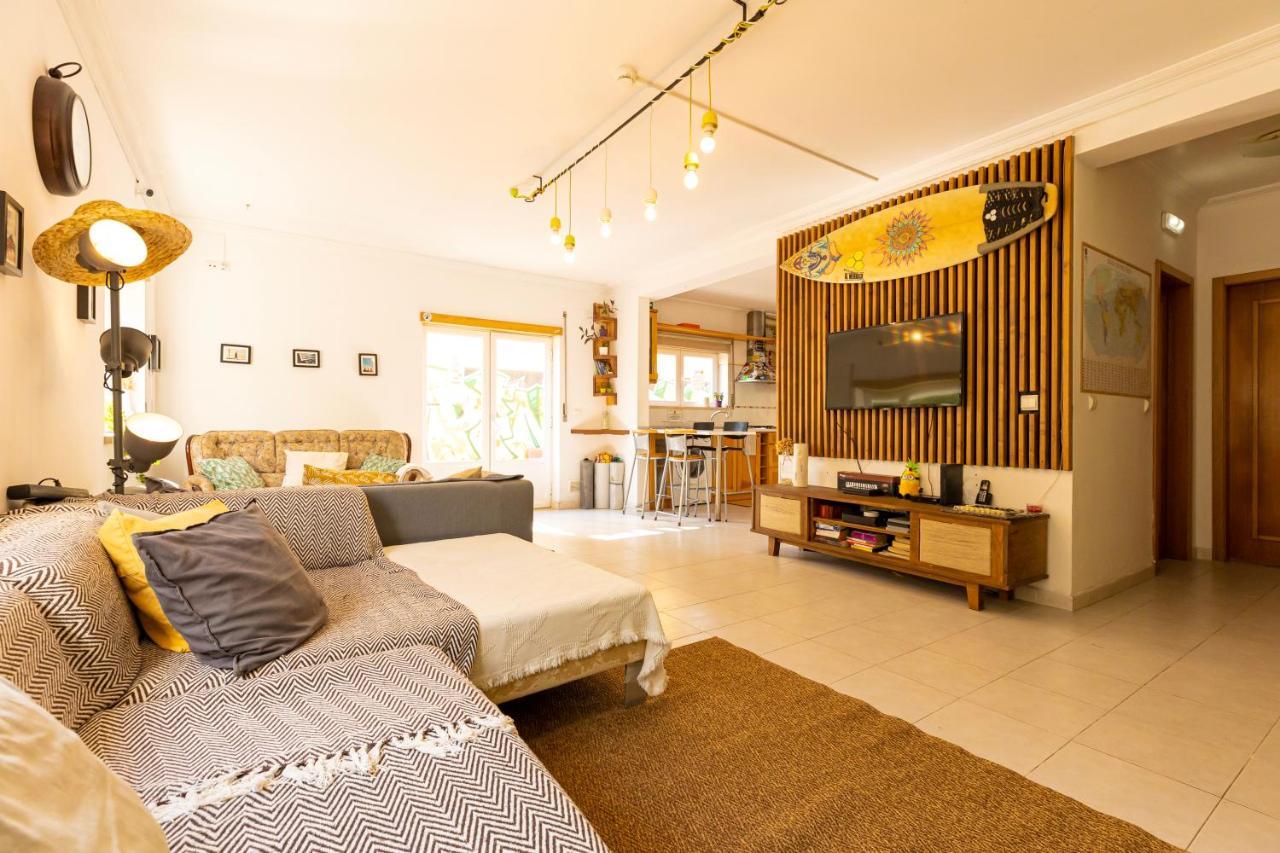 Pineapple Surf House Hostel Atouguia Da Baleia Kültér fotó