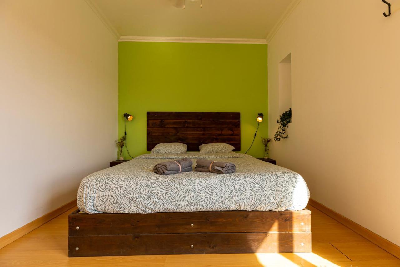 Pineapple Surf House Hostel Atouguia Da Baleia Kültér fotó