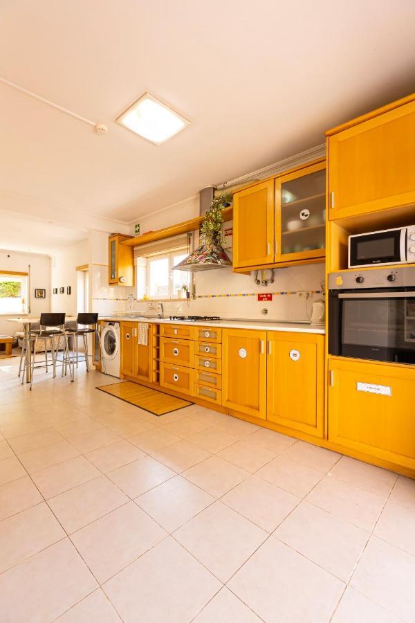 Pineapple Surf House Hostel Atouguia Da Baleia Kültér fotó