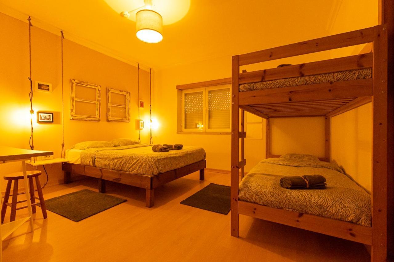 Pineapple Surf House Hostel Atouguia Da Baleia Kültér fotó