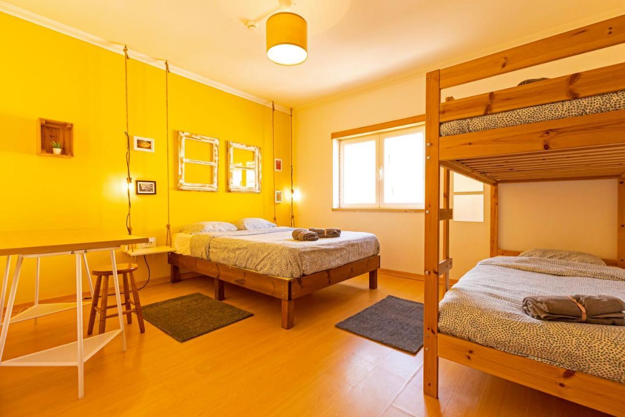 Pineapple Surf House Hostel Atouguia Da Baleia Kültér fotó