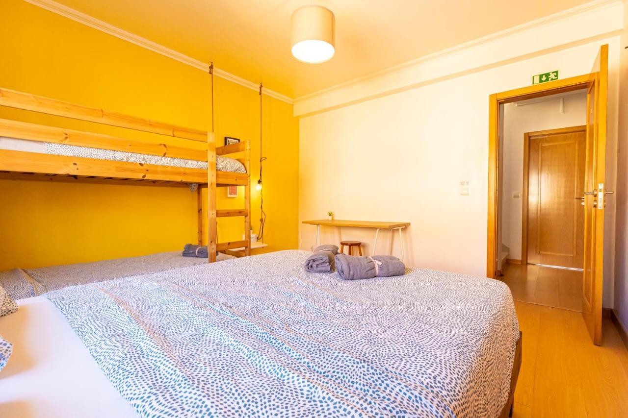 Pineapple Surf House Hostel Atouguia Da Baleia Kültér fotó