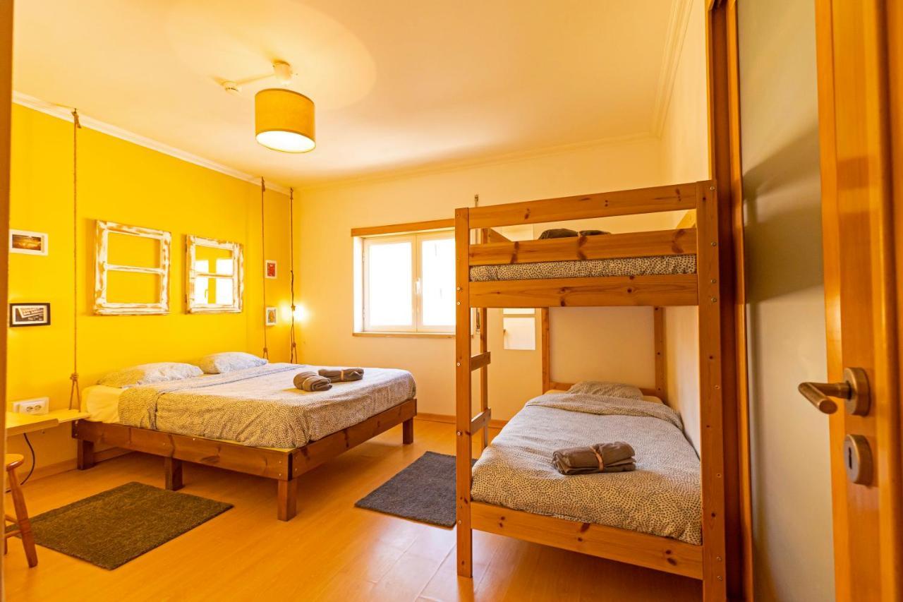 Pineapple Surf House Hostel Atouguia Da Baleia Kültér fotó