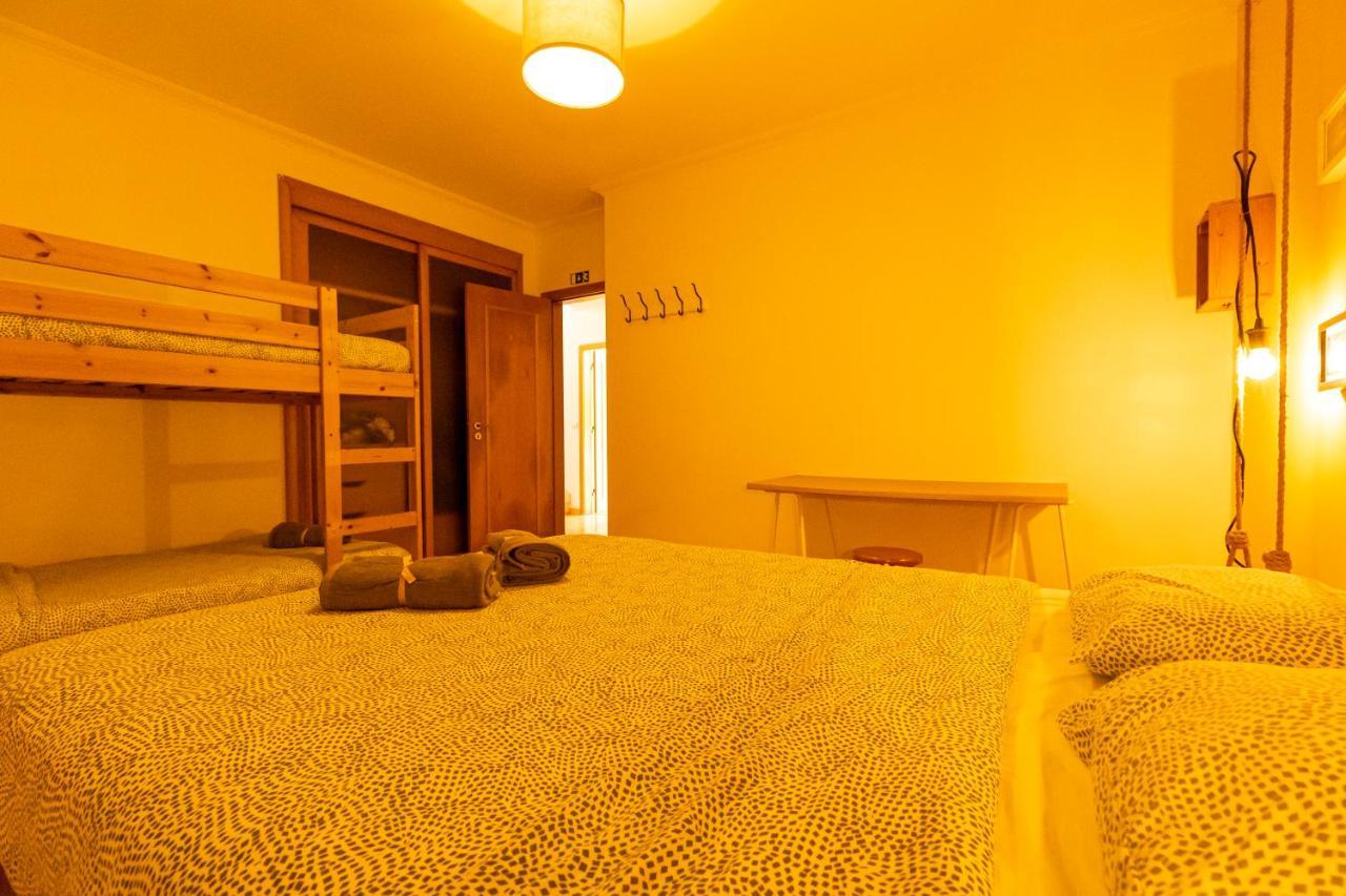 Pineapple Surf House Hostel Atouguia Da Baleia Kültér fotó