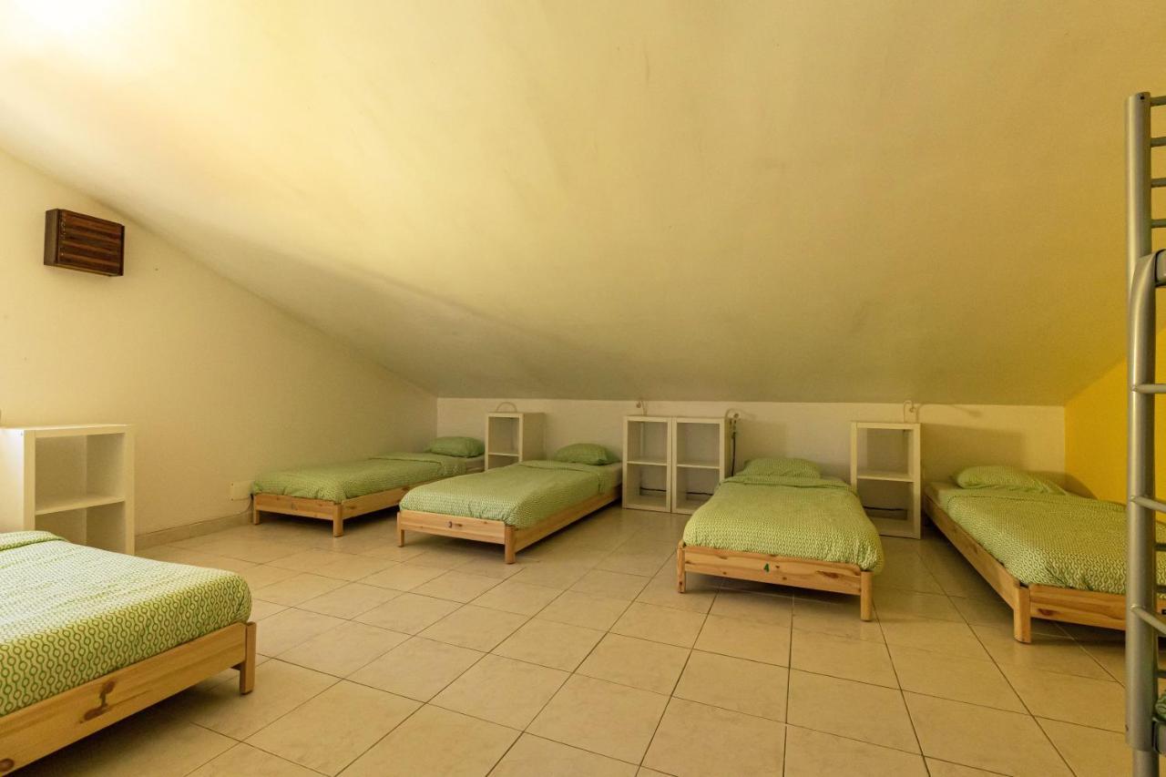 Pineapple Surf House Hostel Atouguia Da Baleia Kültér fotó